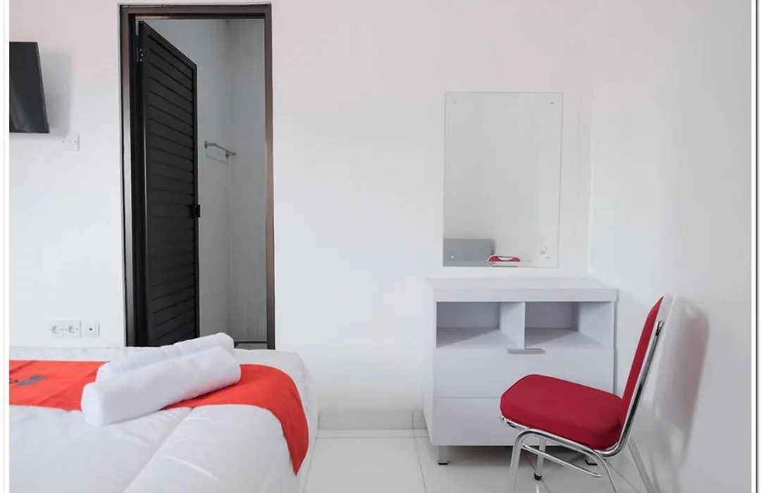 RedDoorz near Kota Tua 2-1
